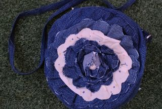 Bolso flor redondo vaquero artesanal