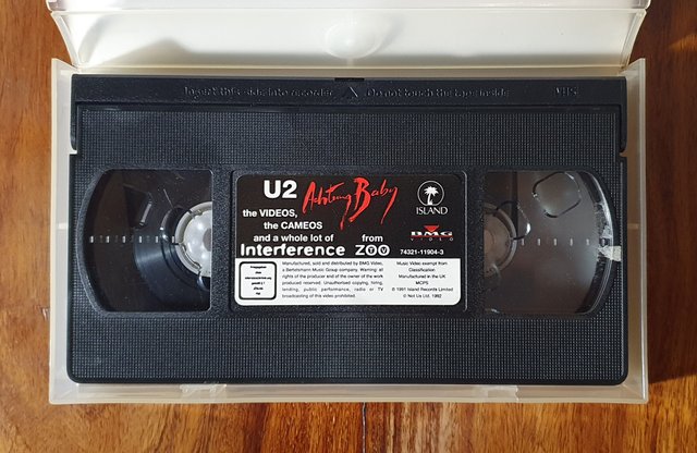 Lotto 2 VHS U2 - Achtung baby / Live in S. Francis