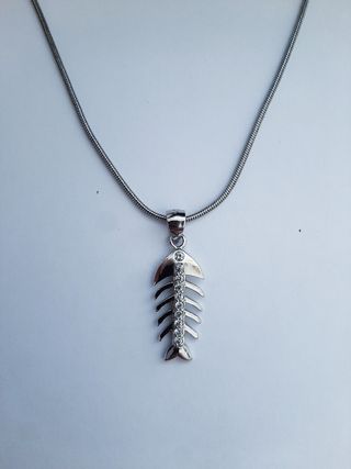 Collar de plata pez