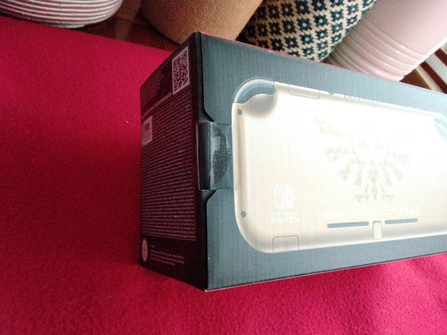 Nintendo Switch Lite Hyrule Edition