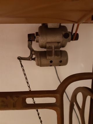 Maquina de coser REFREY