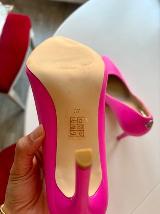 Zapatos tacón stilettos rosa Guess