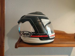 Equipacion de moto marca rst y casco arai