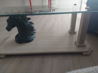 Mesa auxiliar de comedor con figura