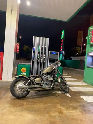 Honda Shadow 750 VT transformada a Bobber