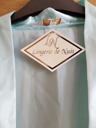 Bata fina lencería