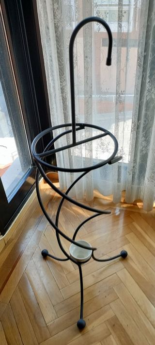 Macetero y paragüero de forja