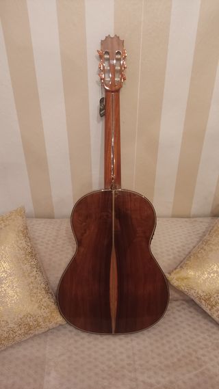Guitarra española amplificada