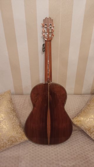 Guitarra española amplificada