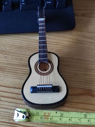 Guitarra clásica miniatura colección
