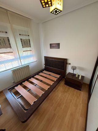 Conjunto cama madera+mesilla+colchón