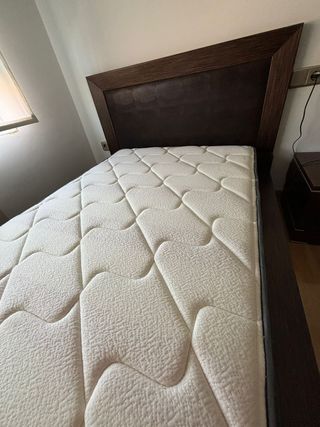 Conjunto cama madera+mesilla+colchón