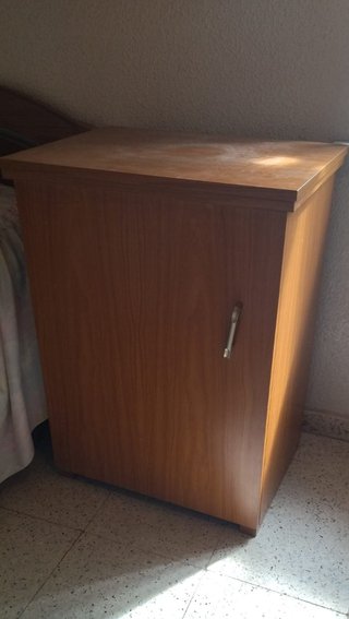 Máquina de coser Singer con mueble