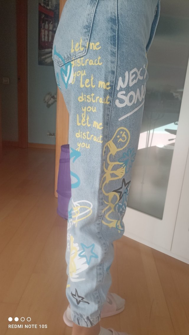 Tejano Jogger con grafittis