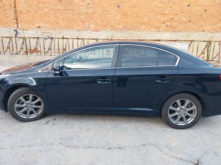 Toyota Avensis 2013