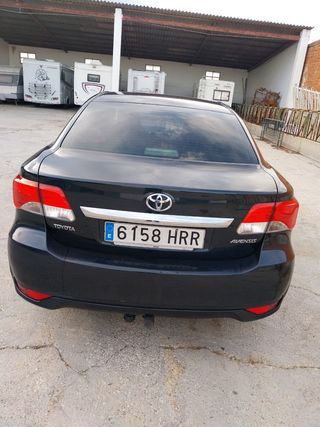 Toyota Avensis 2013