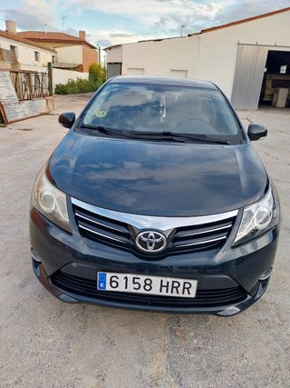 Toyota Avensis 2013