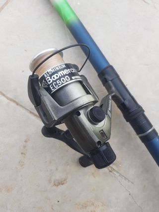 Caña de pescar con carrete