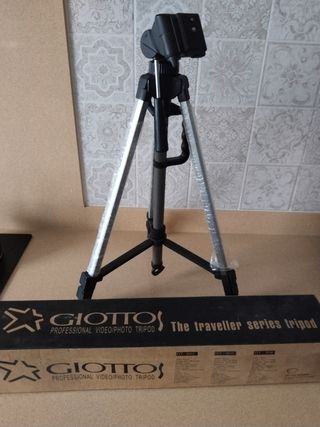 Trípode de cámara de la marca giotto