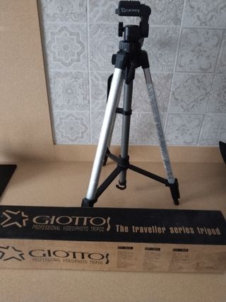 Trípode de cámara de la marca giotto