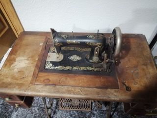 Maquina de coser antigua