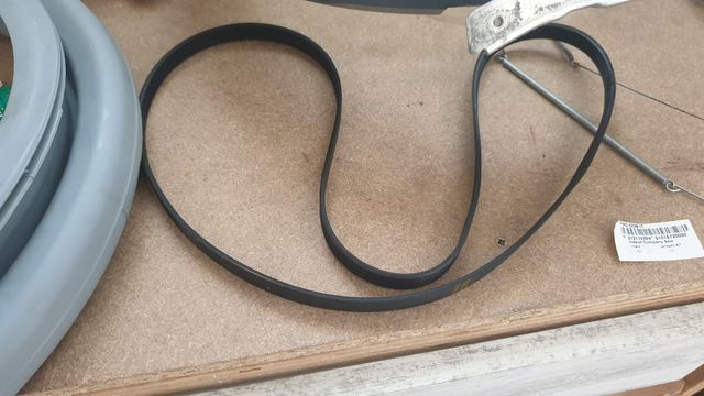 Alcuni pezzi di lavatrice