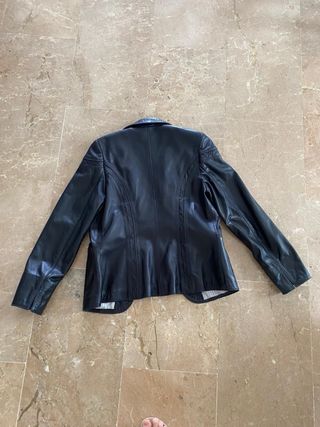 Chaqueta negra de cuero