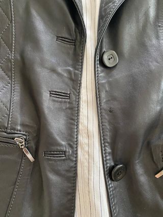 Chaqueta negra de cuero