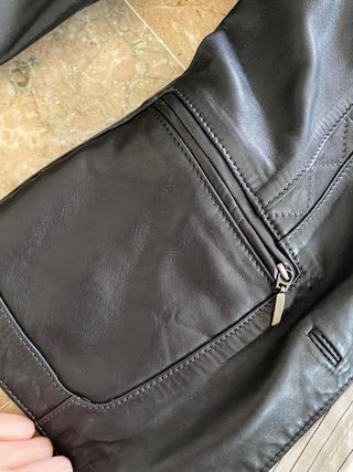 Chaqueta negra de cuero