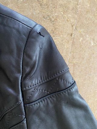 Chaqueta negra de cuero