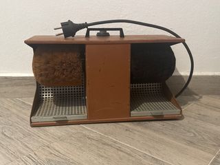 Limpiador de zapatos antiguo