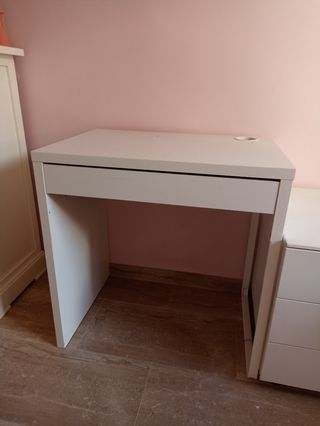 Muebles escritorio ycajonera.