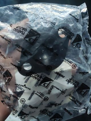 Tapa bomba de agua Aprilia RS4 125 4t