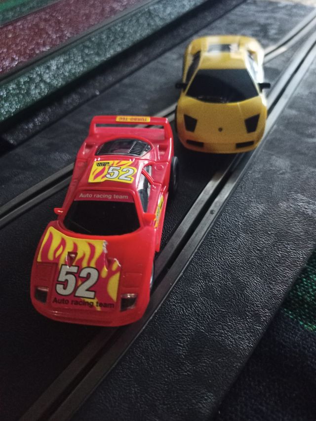 Scalextric. Coches pequeños. No es escala 1/32.