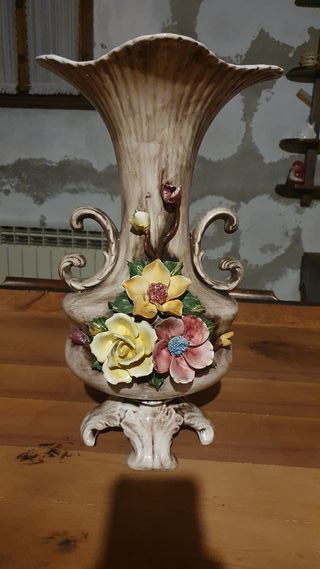 Brocca ceramica Capodimonte decorata