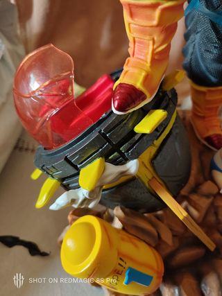 Figura de Trunks con nave