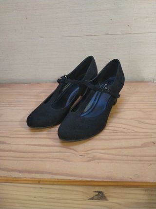 Zapatos negros con tacón 
