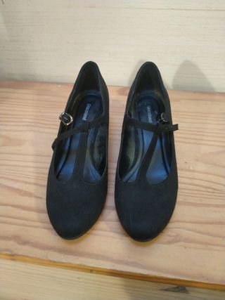 Zapatos negros con tacón 