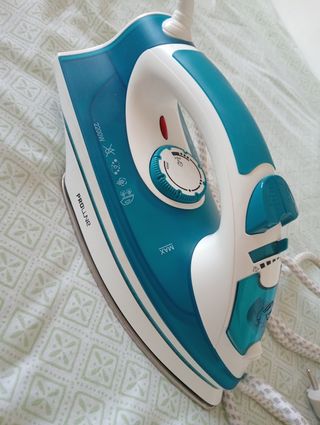 Hierro de planchar a vapor Proline