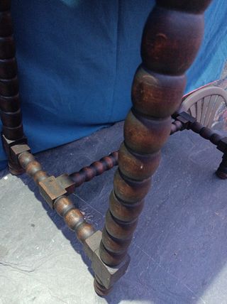 Mesa auxiliar bargueña