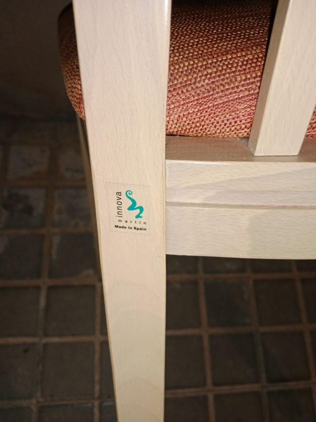 Grande sedia moderna