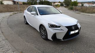 Lexus IS 2019