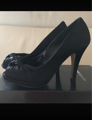 Zapato Peep Toe de raso