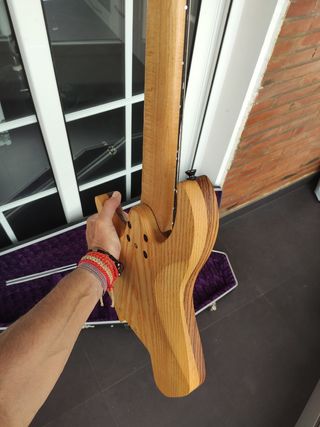 Guitarra Eléctrica MGH 8 Cuerdas Headless