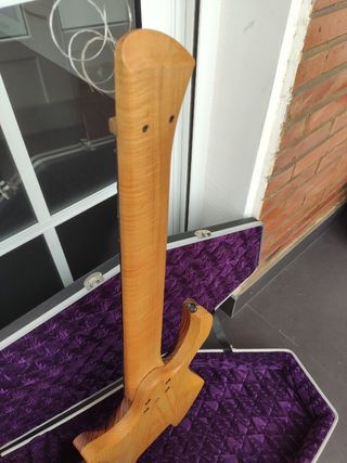 Guitarra Eléctrica MGH 8 Cuerdas Headless