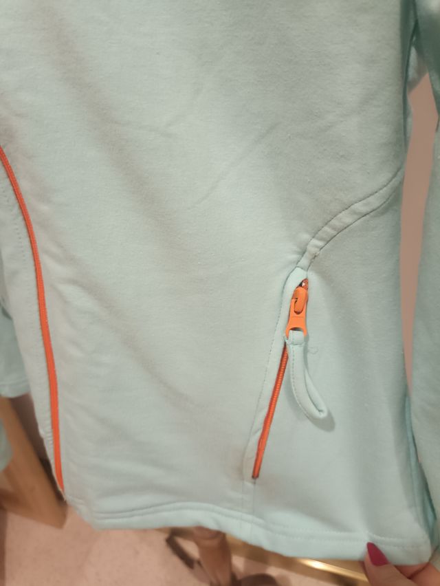 Chaqueta deportiva nueva