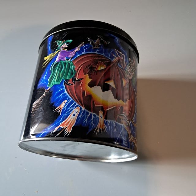 Caja grande de cuentos de brujas y calabaza