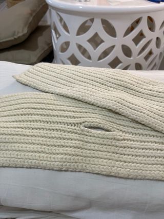 Bufanda cuello cruzada blanca