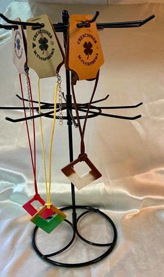 Pendientes, collar, pulsera, llaveros