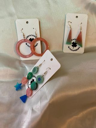 Pendientes, collar, pulsera, llaveros